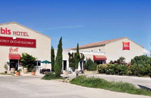 Orange Hotel | Pet-Friendly ibis Orange Sud with Pool and Ocean View