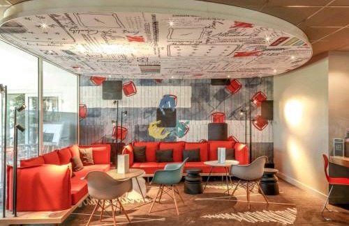 Orange Hotel | Pet-Friendly ibis Orange Sud with Pool and Ocean View