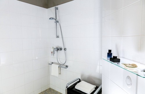 Orange Hotel | Relax at ibis Orange Sud: Family-Friendly with Pool & Dining