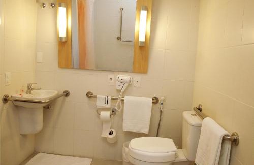 Ourinhos Hotel | Pet-Friendly ibis Ourinhos with Great Amenities Awaits You