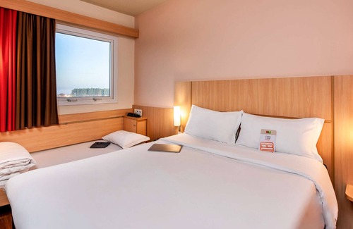 Ourinhos Hotel | Inviting ibis Ourinhos: High Review Score & Great Amenities
