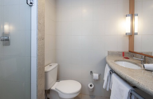 Ourinhos Hotel | Inviting ibis Ourinhos: High Review Score & Great Amenities