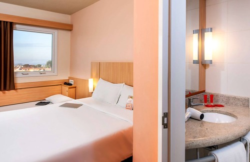Ourinhos Hotel | Inviting ibis Ourinhos: High Review Score & Great Amenities