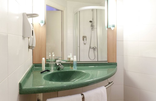 Las Campas y San Claudio Hotel | Stylish ibis Oviedo: Rated 8.4 with Spa & Restaurant