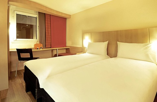 Las Campas y San Claudio Hotel | Stylish ibis Oviedo: Rated 8.4 with Spa & Restaurant