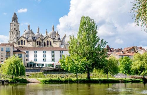 Perigueux Hotel | Pet-Friendly ibis Périgueux Centre with Breakfast Included