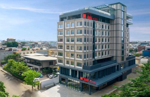 Palembang Hotel | Budget-Friendly ibis Palembang Sanggar with Pool & Breakfast