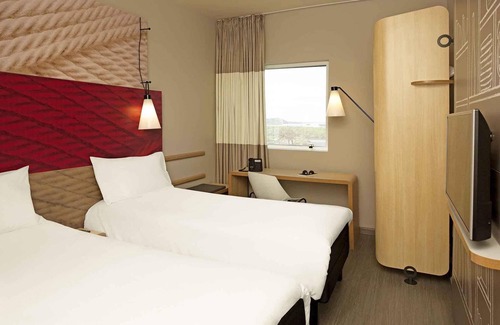 Paranagua Hotel | Discover Ibis Paranagua: Rated 9/10 with Spa & Dining