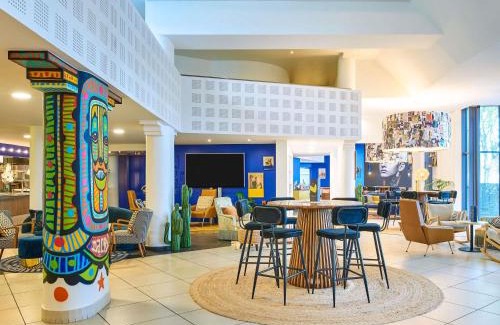Quartier du Pont-de-Flandre Hotel | Discover ibis Paris La Villette: Ideal for Families & Pets