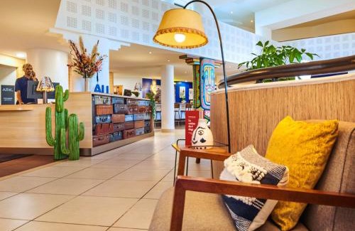 Quartier du Pont-de-Flandre Hotel | Discover ibis Paris La Villette: Ideal for Families & Pets