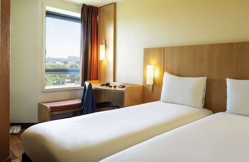 Quartier du Pont-de-Flandre Hotel | Comfortable Stay at ibis Paris La Villette with Spa & Dining