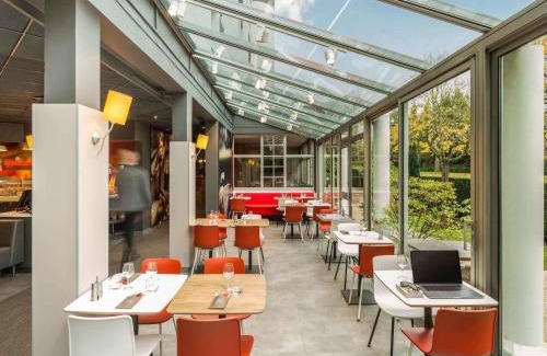 Meudon-la-Foret Hotel | Discover ibis Paris Meudon Velizy: Pet-Friendly Comfort