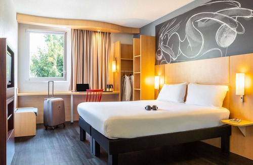 Meudon Hotel | Accessible Ibis Paris Meudon Velizy with Great Amenities
