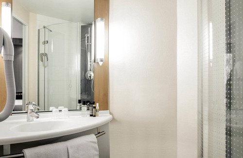 Meudon Hotel | Accessible Ibis Paris Meudon Velizy with Great Amenities
