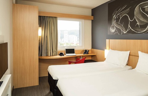 Meudon Hotel | Accessible Ibis Paris Meudon Velizy with Great Amenities
