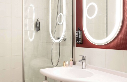 Charenton-le-Pont Hotel | Comfortable Stay at ibis Paris Porte De Bercy with Spa