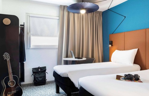 Charenton-le-Pont Hotel | Comfortable Stay at ibis Paris Porte De Bercy with Spa