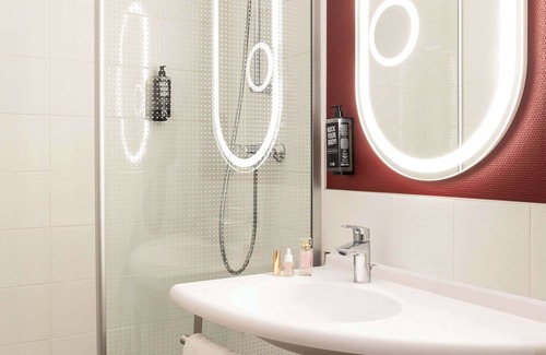 Charenton-le-Pont Hotel | Comfortable Stay at ibis Paris Porte De Bercy with Spa