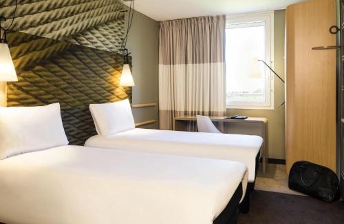 Saint-Denis Hotel | Discover ibis Paris Saint-Denis Stade Sud: Pet-Friendly Stay