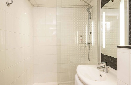 Saint-Lambert Hotel | Comfortable ibis Paris Vaugirard with Spa & Breakfast Included