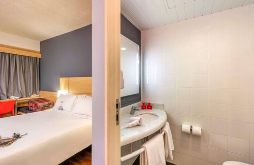Santa Cecilia Hotel | Discover Comfort at ibis Paulinia with Pool & Dining Options