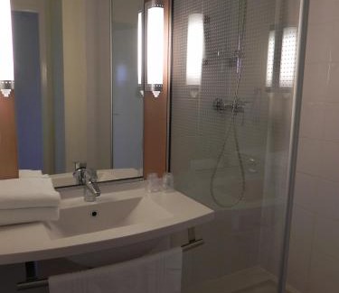 Mellac Hotel | Pet-Friendly ibis Quimperle with Top-Rated Amenities