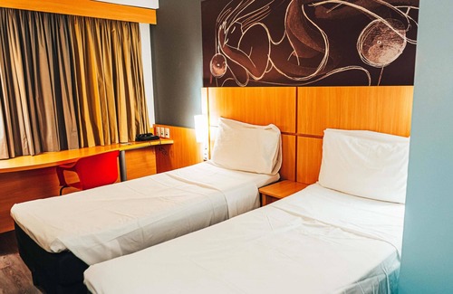 Boa Viagem Hotel | Eco-Friendly ibis Recife Aeroporto with Pool & Spa Amenities