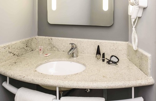 Boa Viagem Hotel | Eco-Friendly ibis Recife Aeroporto with Pool & Spa Amenities