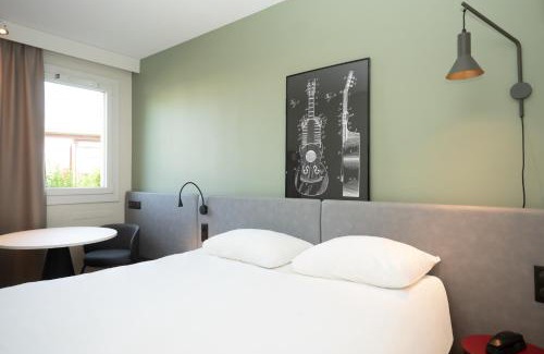 Muire - Haubette Hotel | Pet-Friendly ibis Reims Tinqueux with Great Amenities