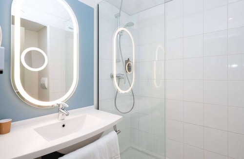 Muire - Haubette Hotel | Modern ibis Reims Tinqueux: Spa, Restaurant & Family-Friendly