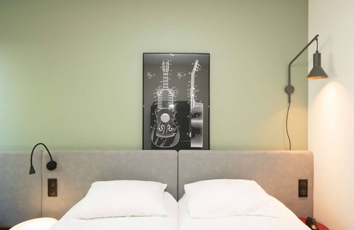 Muire - Haubette Hotel | Modern ibis Reims Tinqueux: Spa, Restaurant & Family-Friendly