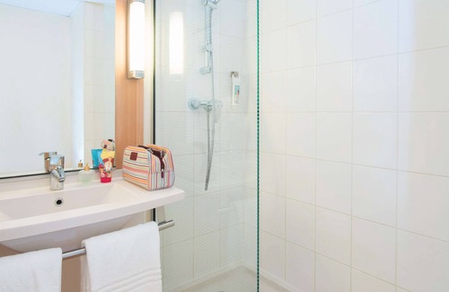 Muire - Haubette Hotel | Modern ibis Reims Tinqueux: Spa, Restaurant & Family-Friendly