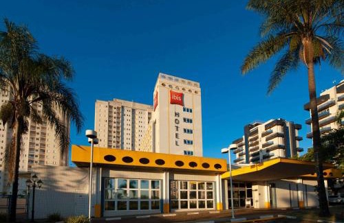 Sao Carlos Hotel | Welcoming Ibis São Carlos: Pet-Friendly with Pool & Dining