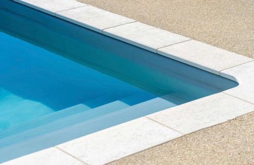 Saint-Paul-Trois-Chateaux Hotel | Pet-Friendly ibis Saint Paul Trois Chateaux with Pool & Ocean Views