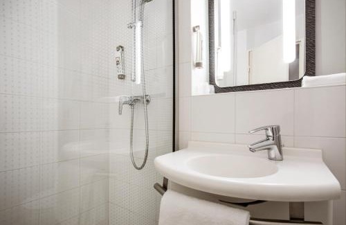 Saint-Denis Hotel | Discover ibis Saint-Denis Stade Ouest - Pet Friendly Stay
