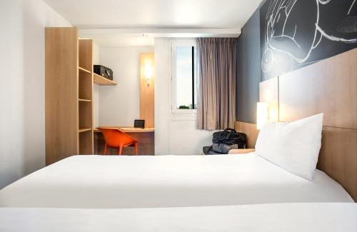 Saint-Denis Hotel | Discover ibis Saint-Denis Stade Ouest - Pet Friendly Stay