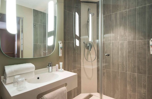 Saint-Germain-en-Laye Hotel | Stylish ibis Saint Germain en Laye Centre with Spa & Breakfast