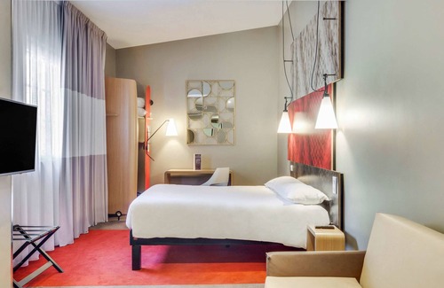 Saint-Germain-en-Laye Hotel | Stylish ibis Saint Germain en Laye Centre with Spa & Breakfast