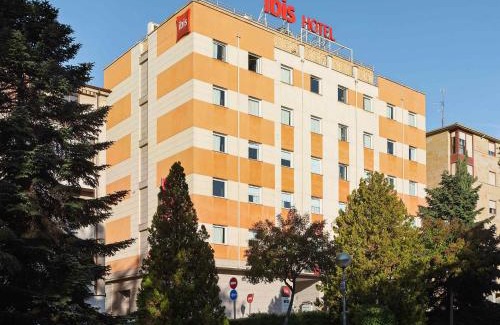 Santo Tomas Hotel | Pet-Friendly Ibis Salamanca with Top Amenities Await You