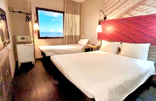 Boqueirao Hotel | Comfortable Ibis Santos Gonzaga Praia with Spa & Breakfast