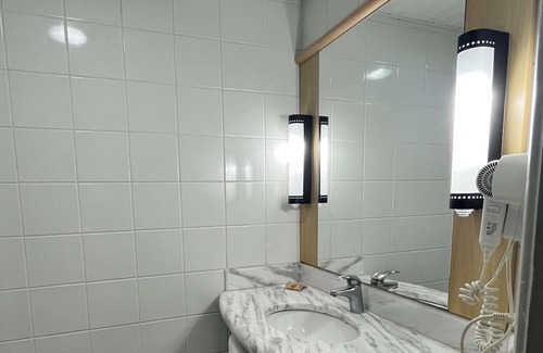 Boqueirao Hotel | Comfortable Ibis Santos Gonzaga Praia with Spa & Breakfast
