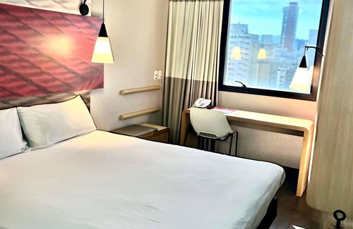 Boqueirao Hotel | Comfortable Ibis Santos Gonzaga Praia with Spa & Breakfast