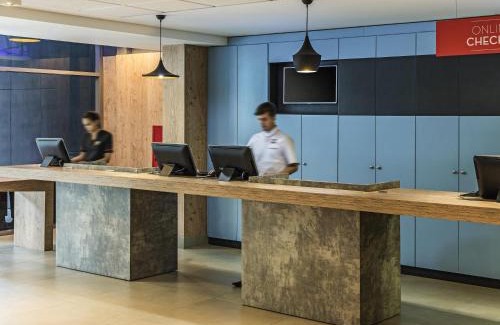 Santos Hotel | Discover ibis Santos Valongo: Pet-Friendly & Accessible Stay