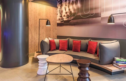 Santos Hotel | Explore ibis Santos Valongo: Family-Friendly with Spa