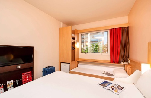 Sao Carlos Hotel | Modern ibis Sao Carlos: Pool, Restaurant & Family-Friendly