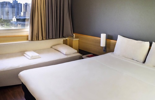 Sao Jose dos Campos Hotel | Convenient ibis Sao Jose dos Campos Dutra with Pool & Dining