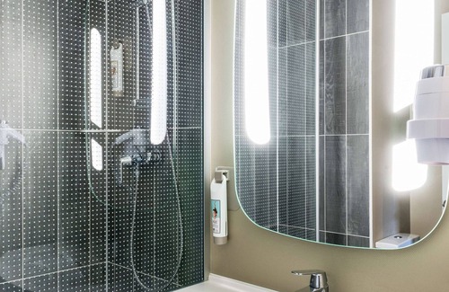 Senlis Hotel | Relax at ibis Senlis: Family-Friendly with Spa & Dining