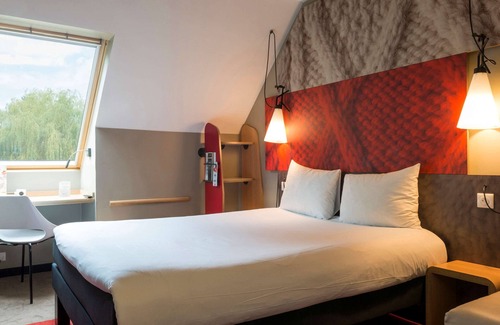 Senlis Hotel | Relax at ibis Senlis: Family-Friendly with Spa & Dining