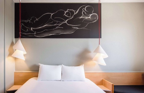 Distrito Norte Hotel | Discover ibis Sevilla: Family-Friendly with Spa Amenities