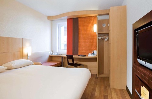 Stevenage Hotel | Pet-Friendly Stay at ibis Stevenage Centre for Families